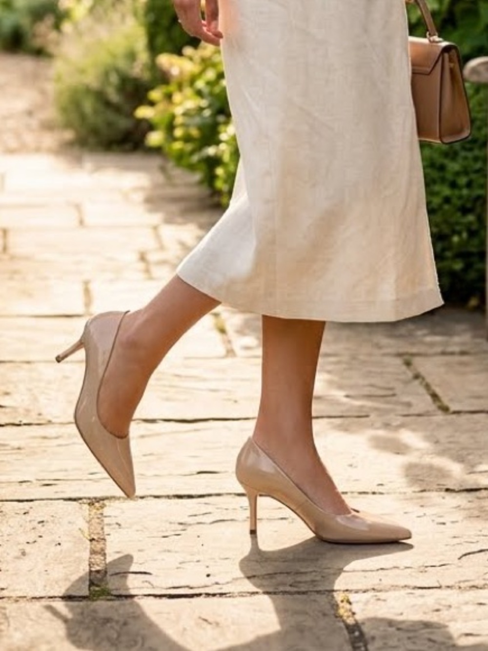 Ann Taylor Closed Pointed Toe Kitten Heel Nude Pumps